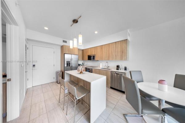 Quadro, Miami, Florida 33137, image 2