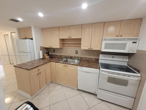 Del Prado, 18081 Biscayne Blvd #1102-4, Aventura, Florida 33160, image 1