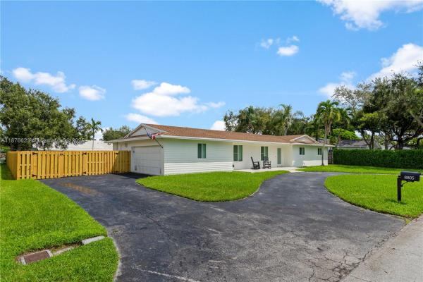 Pinewood Estates, 8805 SW 177th Ter, Palmetto Bay, Florida 33157, image 2