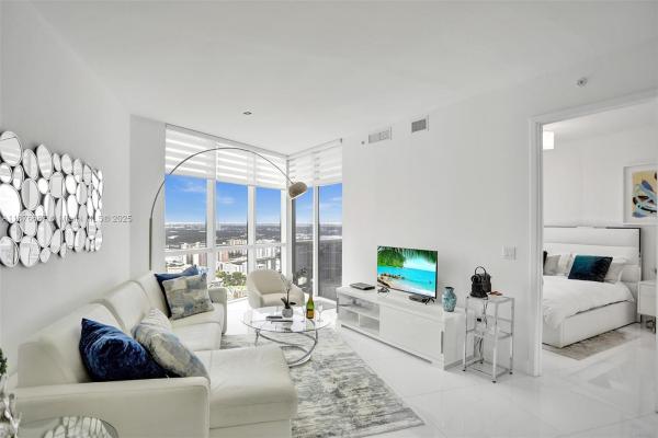 Trump Royale, 18201 Collins Ave #5508, Sunny Isles Beach, Florida 33160, image 2