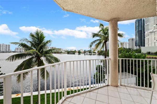 Les Pelicans, 18260 N Bay Rd #320, Sunny Isles Beach, Florida 33160, image 1