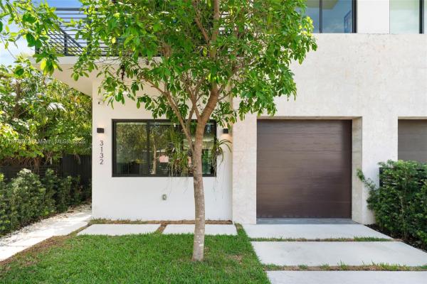 Carters, 3130 Plaza St, Miami, Florida 33133, image 1