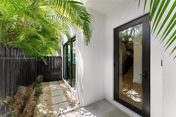 Carters, 3130 Plaza St, Miami, Florida 33133, image 3