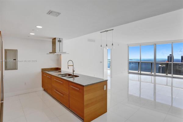 Icon Brickell Tower 2, 495 Brickell Ave #4405, Miami, Florida 33131, image 1