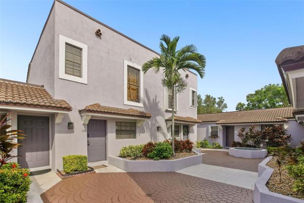 The Provinces Of Pierpointe At Pembroke Lakes, 11657 NW 11th St, Pembroke Pines, Florida 33026, image 2