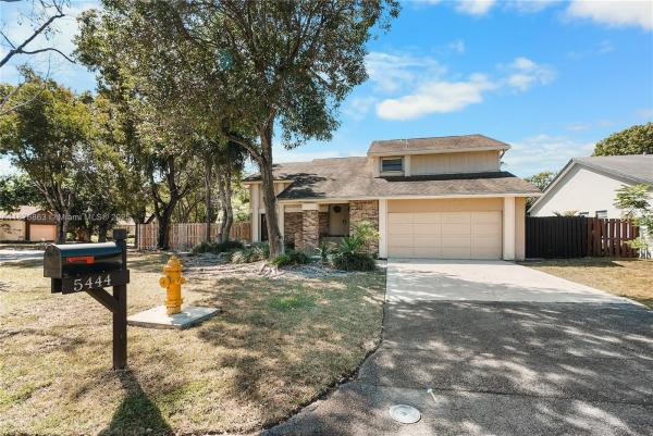 Lakes Of The Meadow, 5444 SW 150th Pl, Kendall West, Florida 33185, image 2