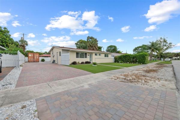 Hall Crest Gardens, 2345 NW 182nd Ter, Miami Gardens, Florida 33056, image 3