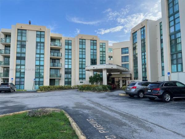 International Towers, 2055 SW 122nd Ave #305, Tamiami, Florida 33175, image 3