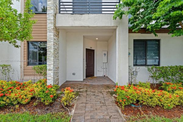 374 NE 214th St, Unincorporated Dade County, Florida 33179, image 1