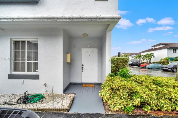 Les Jardins, 8210 NW 10 St 14, Fountainebleau, Florida 33126, image 3