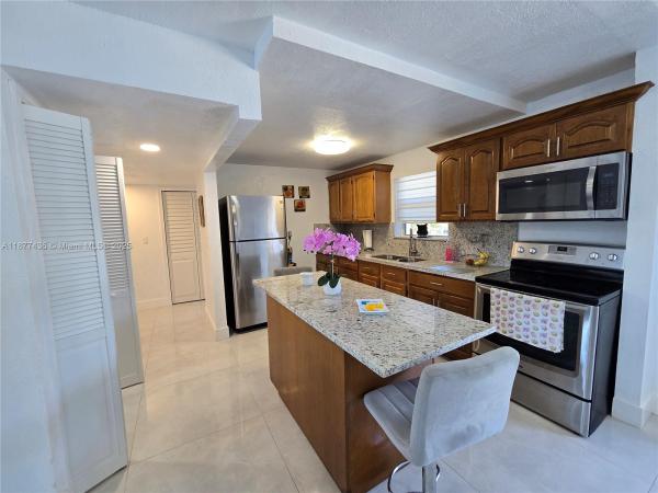 Miami, Florida 33172, image 1