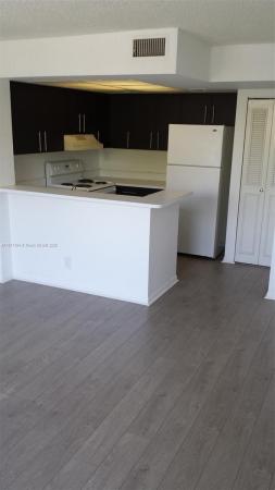 Bella Lago Vista At Clear Lake Club, 752 Executive Center Dr 25, West Palm Beach, Florida 33401, image 1