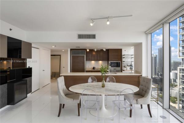 Icon Brickell Tower 1, 475 Brickell Ave #4015, Miami, Florida 33131, image 1