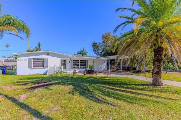 Palmlee Park, 1637 Winkler Ave, Fort Myers, Florida 33901, image 1