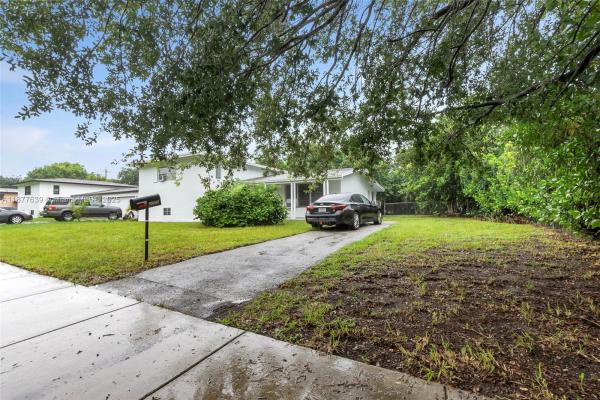 Mansionette Homes, 20400 NE 14th Ave, Ives Estates, Florida 33179, image 2