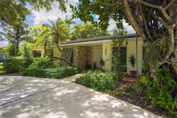 Tanglewood Gardens, 13900 SW 72nd Ct, Palmetto Bay, Florida 33158, image 2