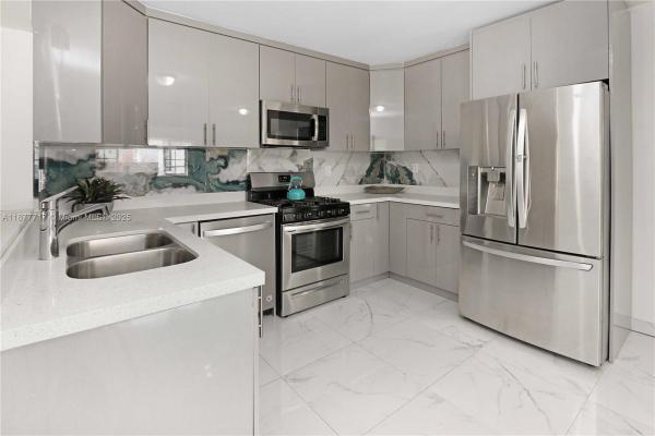 Hollywood Country Club Estates, 1510 Hayes St, Hollywood, Florida 33020, image 1
