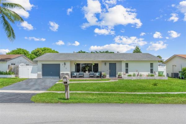 Pasadena Lakes, 721 NW 98th Ave, Pembroke Pines, Florida 33024, image 2
