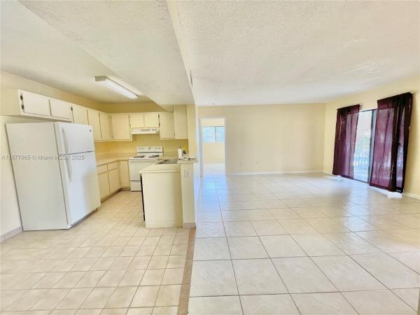 The Palms Of Pembroke, 251 W Palm Cir W #206, Pembroke Pines, Florida 33025, image 2