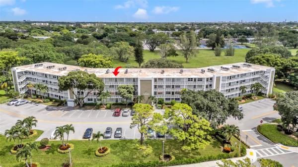 Lyndhurst, 4024 Lyndhurst I, Deerfield Beach, Florida 33442, image 2