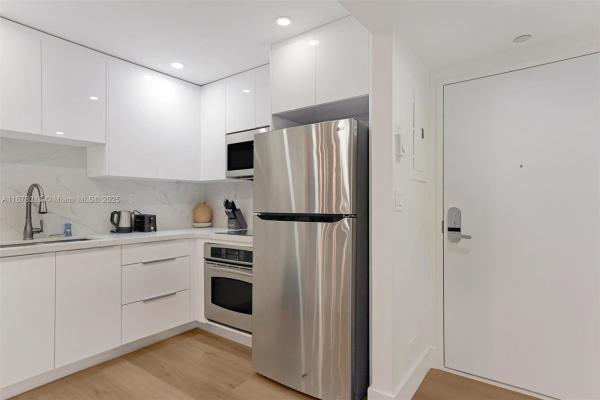 Roney Palace, 2301 Collins Ave #1135, Miami Beach, Florida 33139, image 2