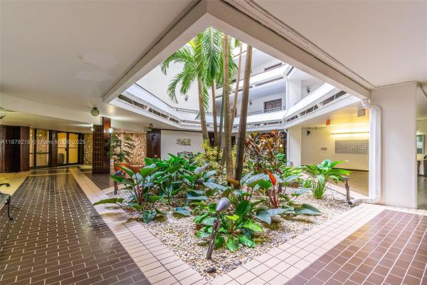 13951 Kendale Lakes Cir #307A, Unincorporated Dade County, Florida 33183, image 1