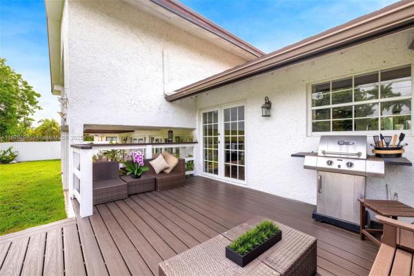 Bonaventure Lakes, 16530 Royal Poinciana Ct, Weston, Florida 33326, image 2