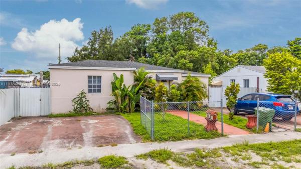 Holleman Manor, 580 SE 2nd St, Hialeah, Florida 33010, image 1