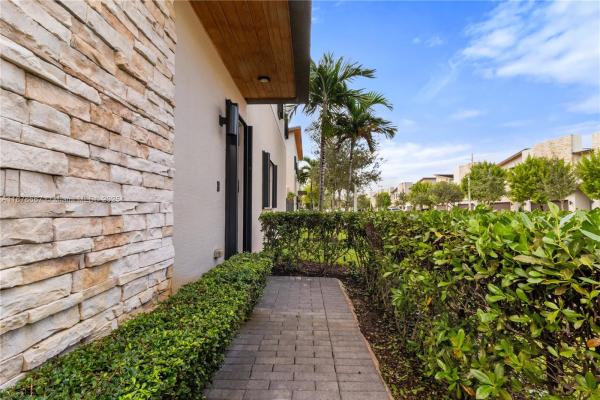 Summit At Park Central, 10578 NW 81st Ter, Doral, Florida 33178, image 2