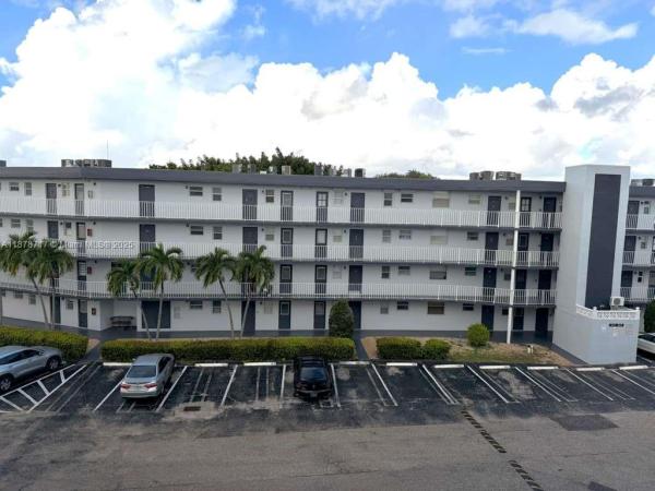 441 NE 195 St #412, Unincorporated Dade County, Florida 33179, image 1