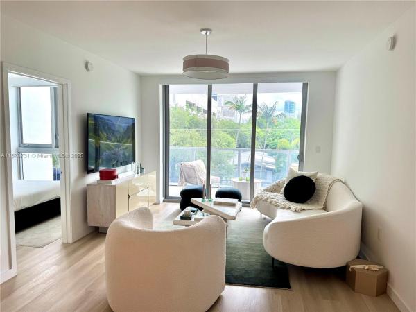 13800 Highland Dr #307, Miami, Florida 33181, image 1