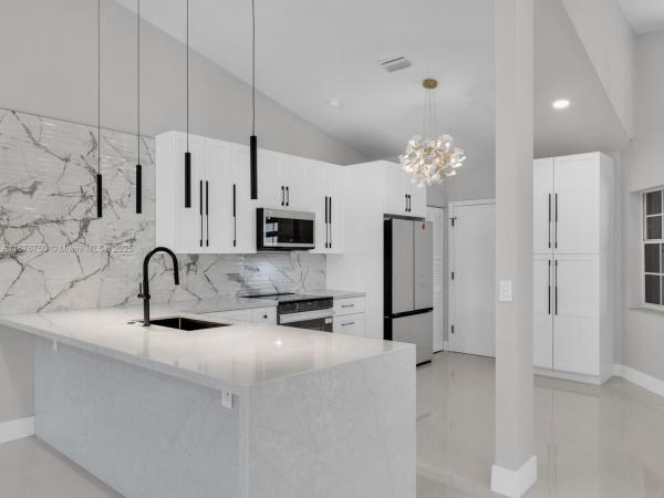 Emerald Pointe, 7889 Lake Sands Dr, Delray Beach, Florida 33446, image 1
