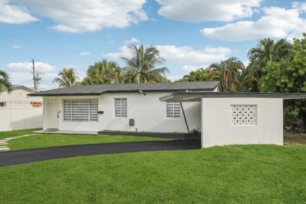 Sunset Manors, 11 NE 26th St, Wilton Manors, Florida 33305, image 2