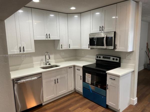 Park Manor, 5311 NE 10th Ave, Deerfield Beach, Florida 33064, image 2