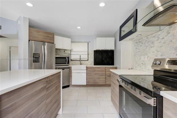 Pasadena Pool Homes At Pembroke Lakes South, 640 SW 113th Ter, Pembroke Pines, Florida 33025, image 2