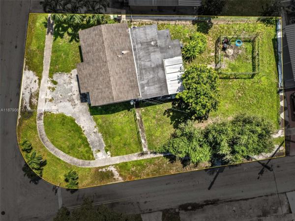Linden Gardens, 870 E 39th Pl, Hialeah, Florida 33013, image 2