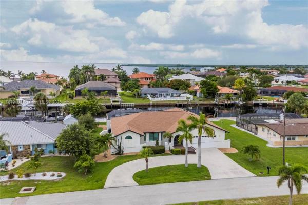 105 Sinclair St Se, Port Charlotte, Florida 33952, image 1