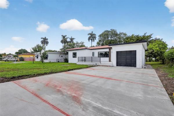 Biscayne Gardens, 240 NW 146th St, Golden Glades, Florida 33168, image 3