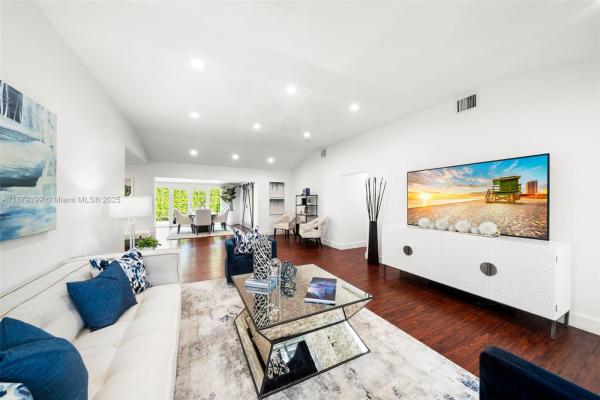 Glendale Manor, 475 NW 88th Ter, El Portal, Florida 33150, image 2