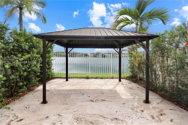 Weitzer Serena Lakes Townhomes, 17367 SW 140th Ct, Richmond West, Florida 33177, image 3