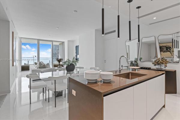 300 Biscayne Blvd Way #2205, Miami, Florida 33131, image 1