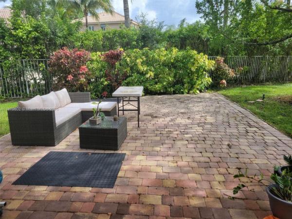 The Glades, 1569 Winterberry Ln, Weston, Florida 33327, image 2