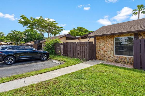 Villas At Carriage Hills, 140 Fox Rd #3-46, Hollywood, Florida 33024, image 2