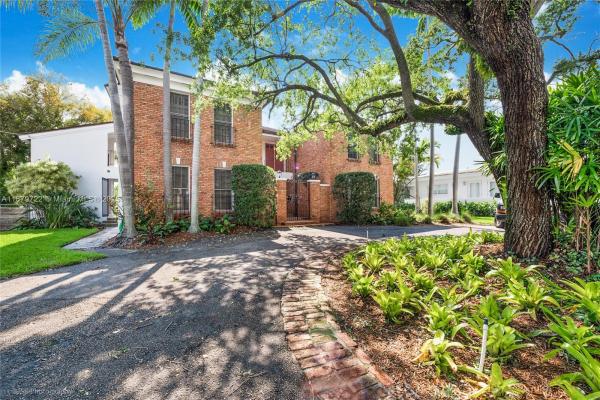1265 S Lhmbr Cir #A, Coral Gables, Florida 33146, image 1