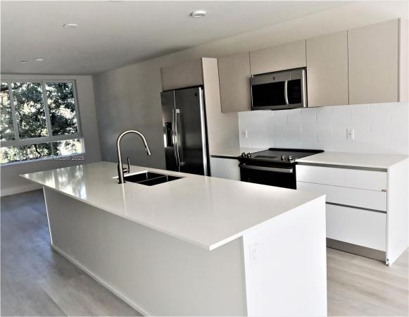 2555 NE 193rd St #2205, Miami, Florida 33180, image 1