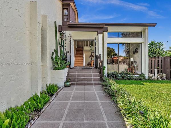 Patio Homes In The Crossings, 13666 SW 116th Ln, The Crossings, Florida 33186, image 3