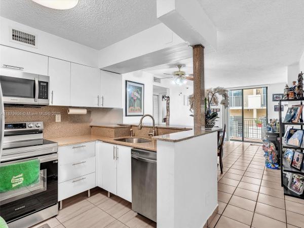 RioPlaza, 546 SW 1 St #607, Miami, Florida 33130, image 1