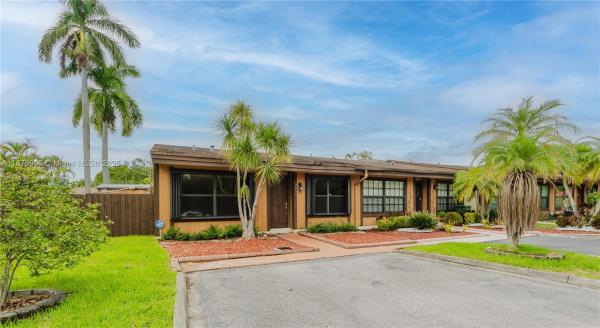 Cedarwoods At Pembroke Lakes, 2290 Oak Ct, Pembroke Pines, Florida 33026, image 2