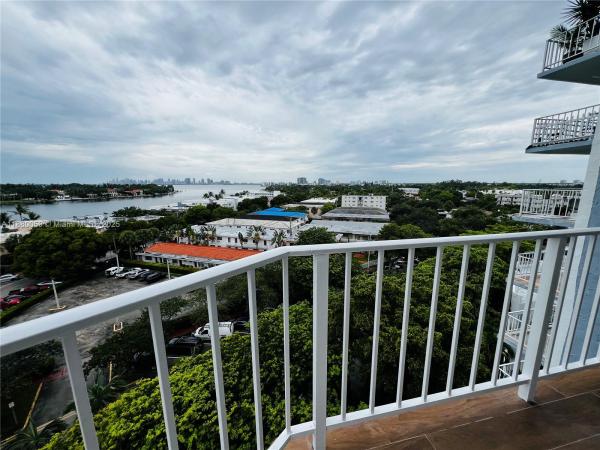 Stanton House, 6900 Bay Dr #8D, Miami Beach, Florida 33141, image 1
