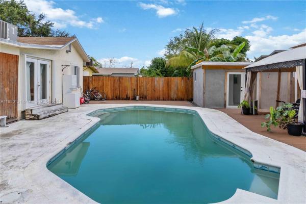 Hollywood Beach Gardens, 5740 Lincoln St, Hollywood, Florida 33021, image 1
